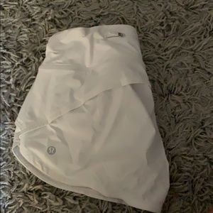 Lululemon speed up shorts 2.5’ white